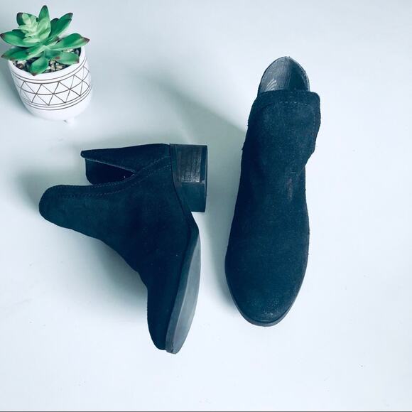 Coconuts 'Pronto' Women's 6 Side Cut Boho Black Suede Bootie - Picture 2 of 8